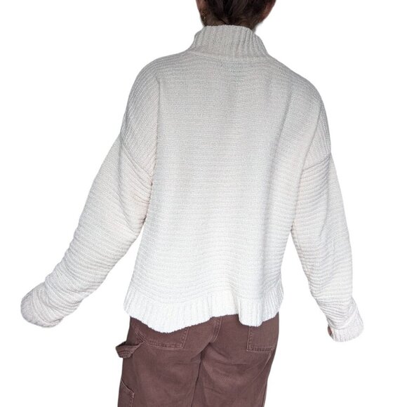 Forever 21 Cream Soft Fluffy Long Sleeve  Knit Turtleneck Sweater Women Size Med - Picture 3 of 9